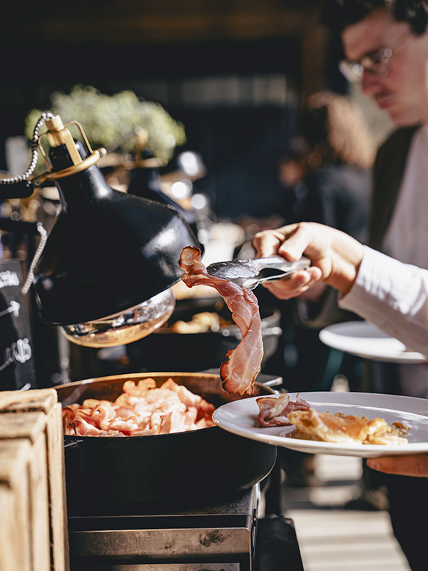 Chalet Robinson Brunch Warm Atmosphere bacon Service buffet