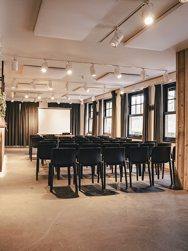 Chalet Robinson Corporate Seminary Chairs Screen Video