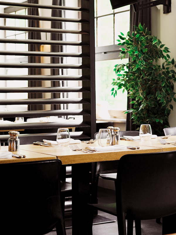 Corporate-Lunch-Table.png